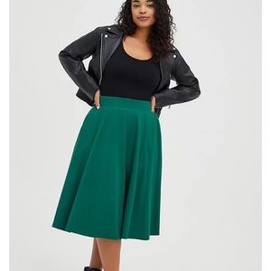 TORRID MIDI STUDIO LUXE PONTE SKIRT, size 1
